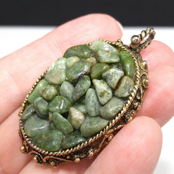 Chrysoprase Gemstones Pendant, Gold Plated Frame, 1970s Vintage Jewelry - Picture 9 of 10